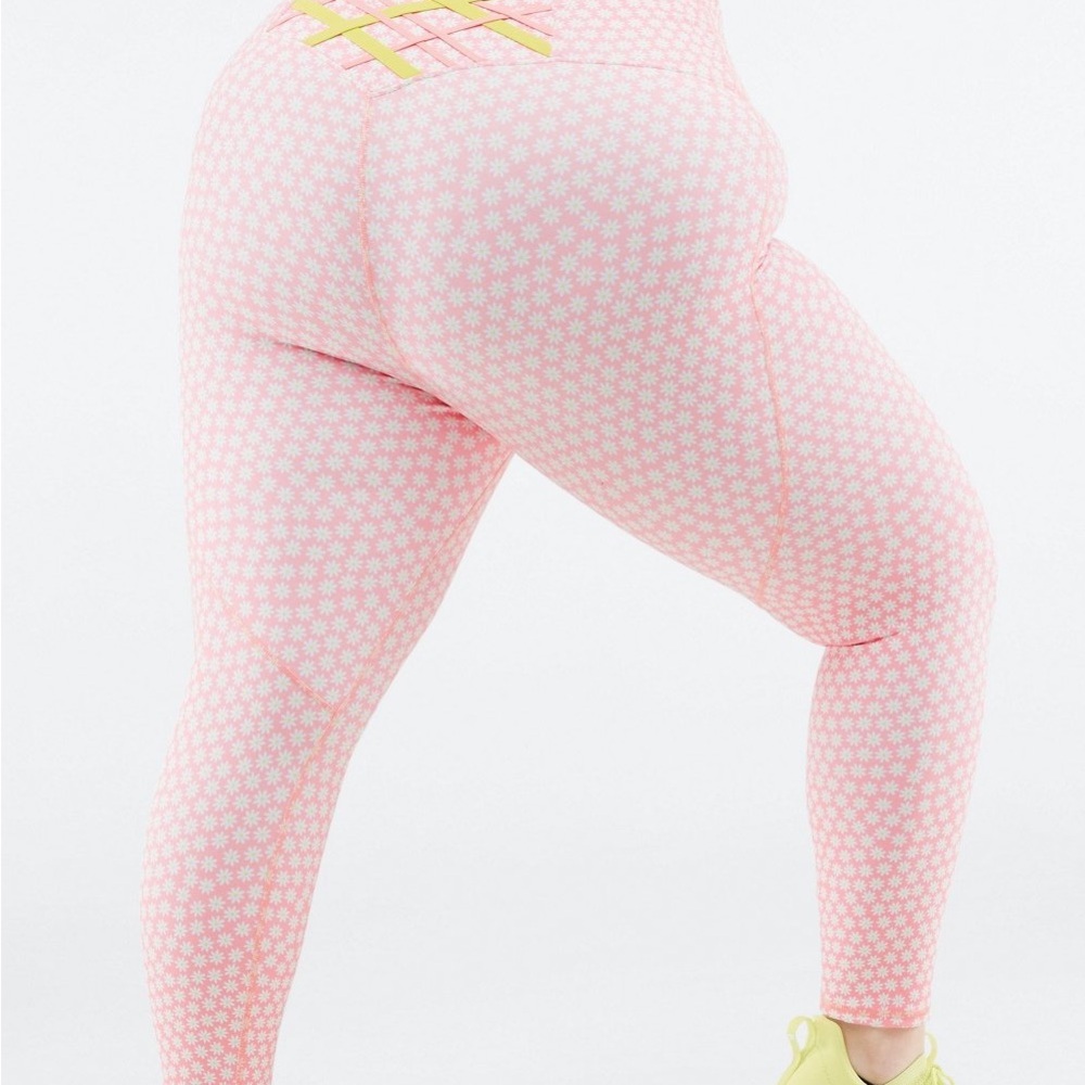 Plus Size 3X Fabletics High-Waisted 7/8 Leggings Pink and White Daisy